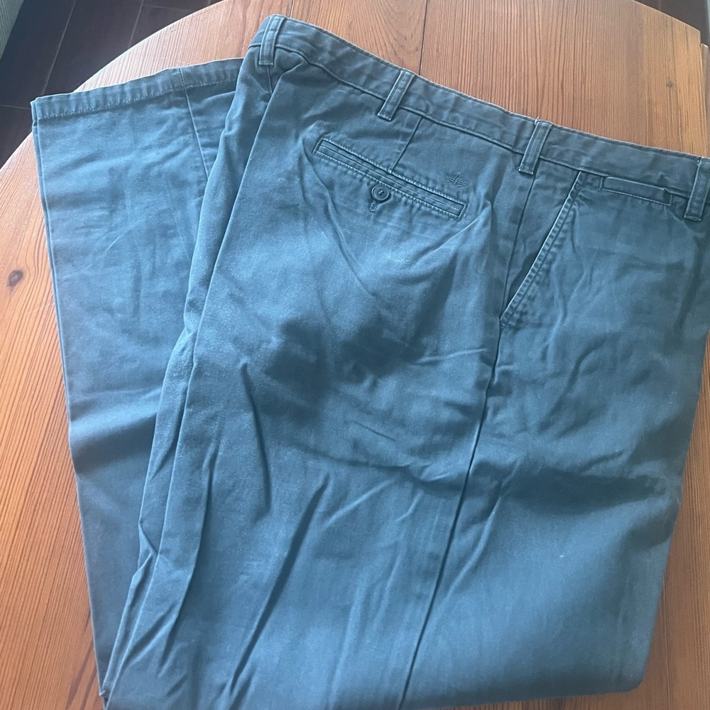 Men’s docker field khakis 40x32